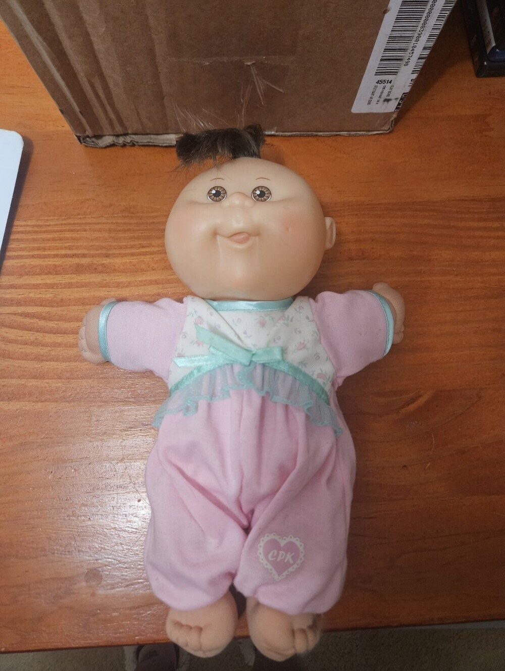 2004 OAA PLAY ALONG CABBAGE PATCH DOLL BROWN HAIR+Eyes)